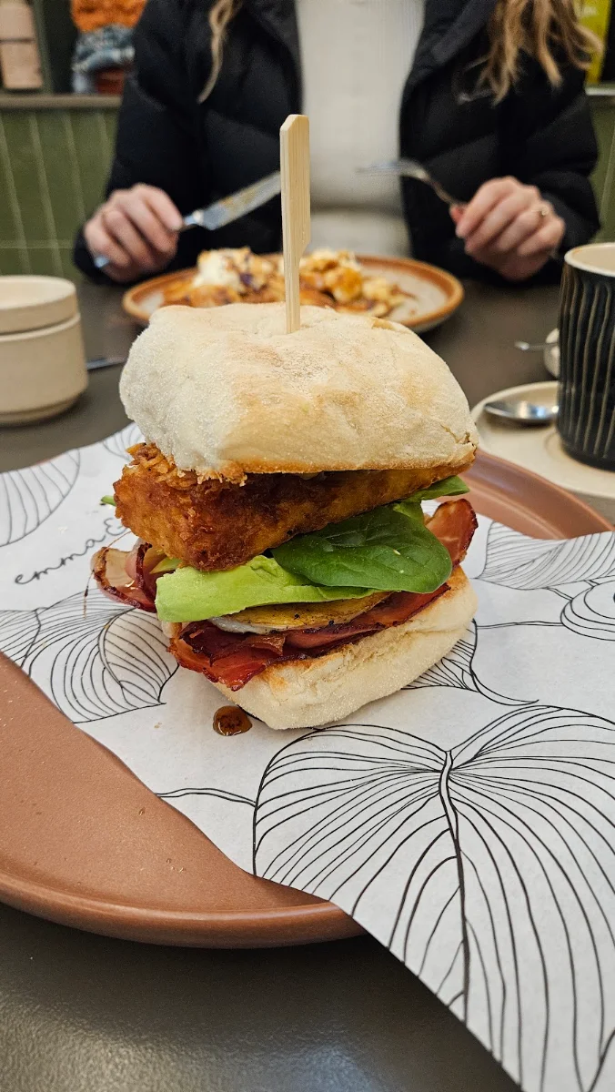 Brekky Burger, Emma & Ivy