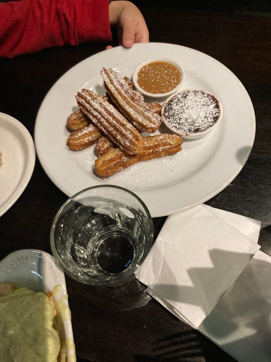 Churros, Amigos y Familia Hardware Lane