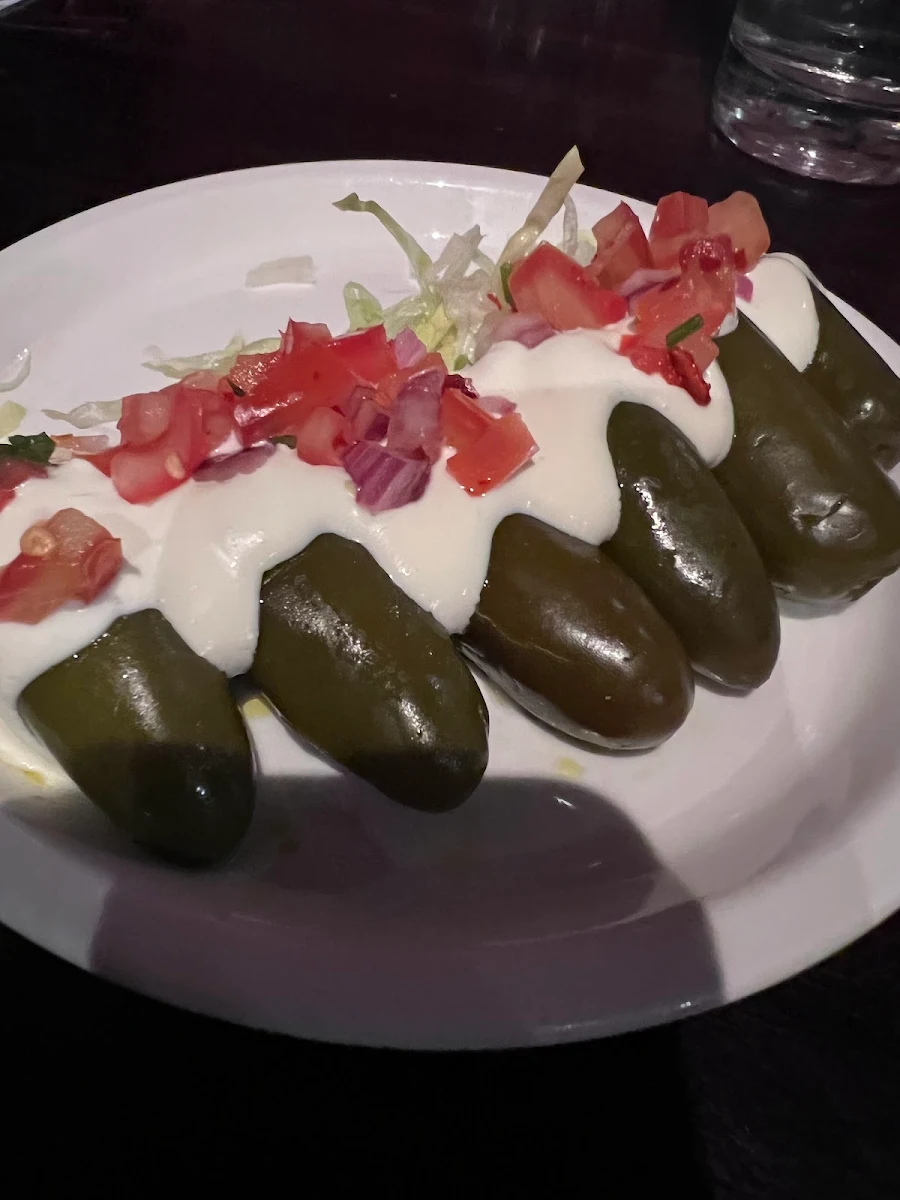 Jalapeno Poppers, Amigos y Familia Hardware Lane