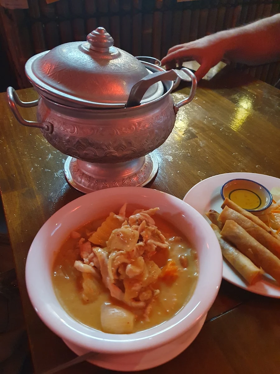 Mossman Curry, Torng Bai Thai Restaurant