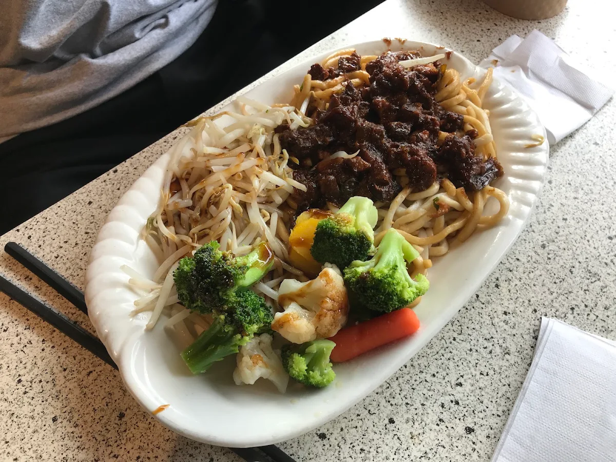 Dry Noodles with Marinated Pork Belly