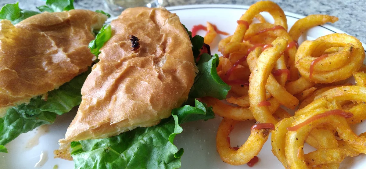 Bacon Cheeseburger, The Station Bar & Grill
