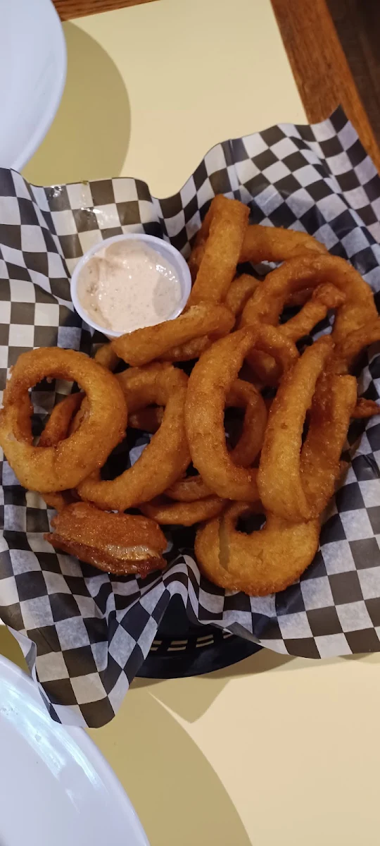 Crisp Onion Rings & Roasted Red Pepper Aioli