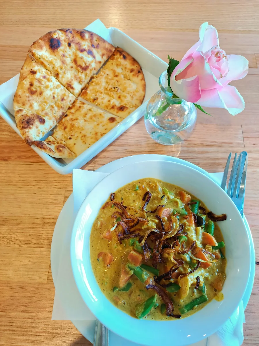 Curry Mixed Vegetables & Garlic Naan, Roy's Fish and Chips Take Away Café & Sri Lankan Cuisine
