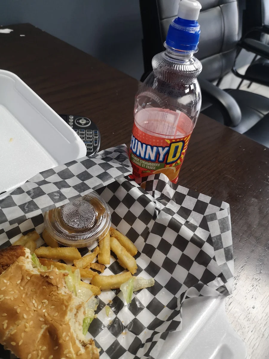 Chicken Burger with Fries, Pizzeria King