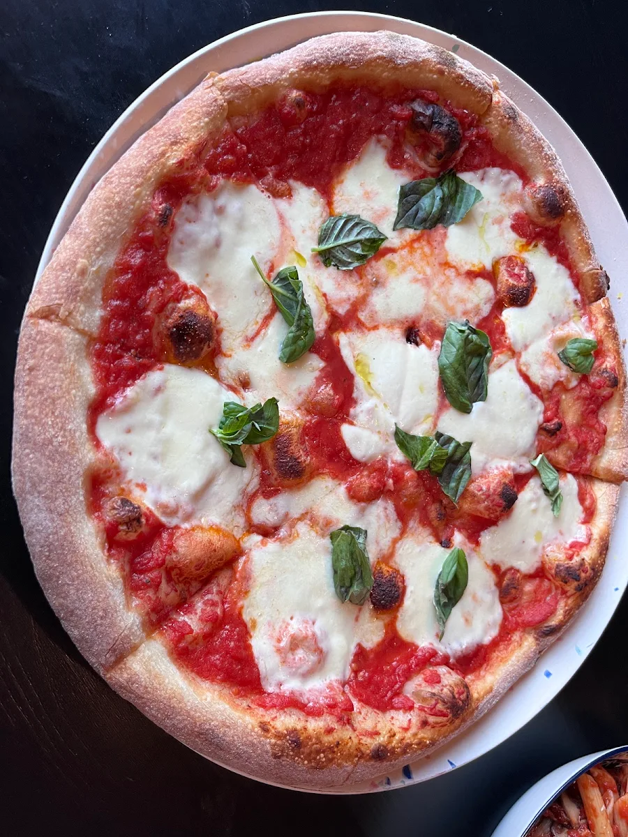Classic Margherita Pizza, Pizzeria King