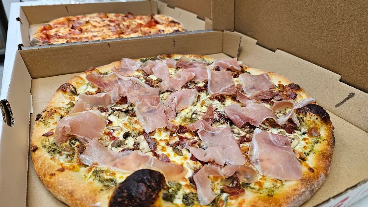 Highlights, Pizzeria King