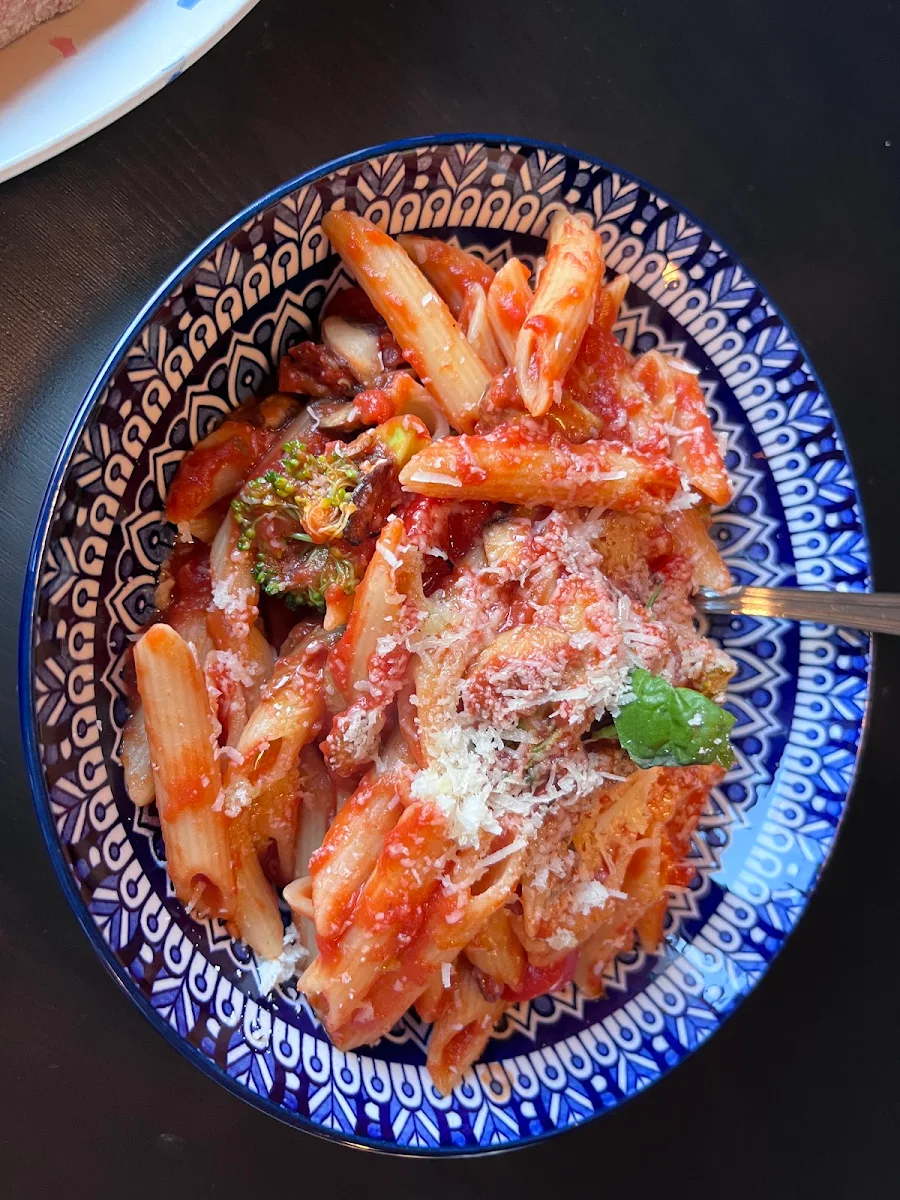 Penne Primavera, Pizzeria King