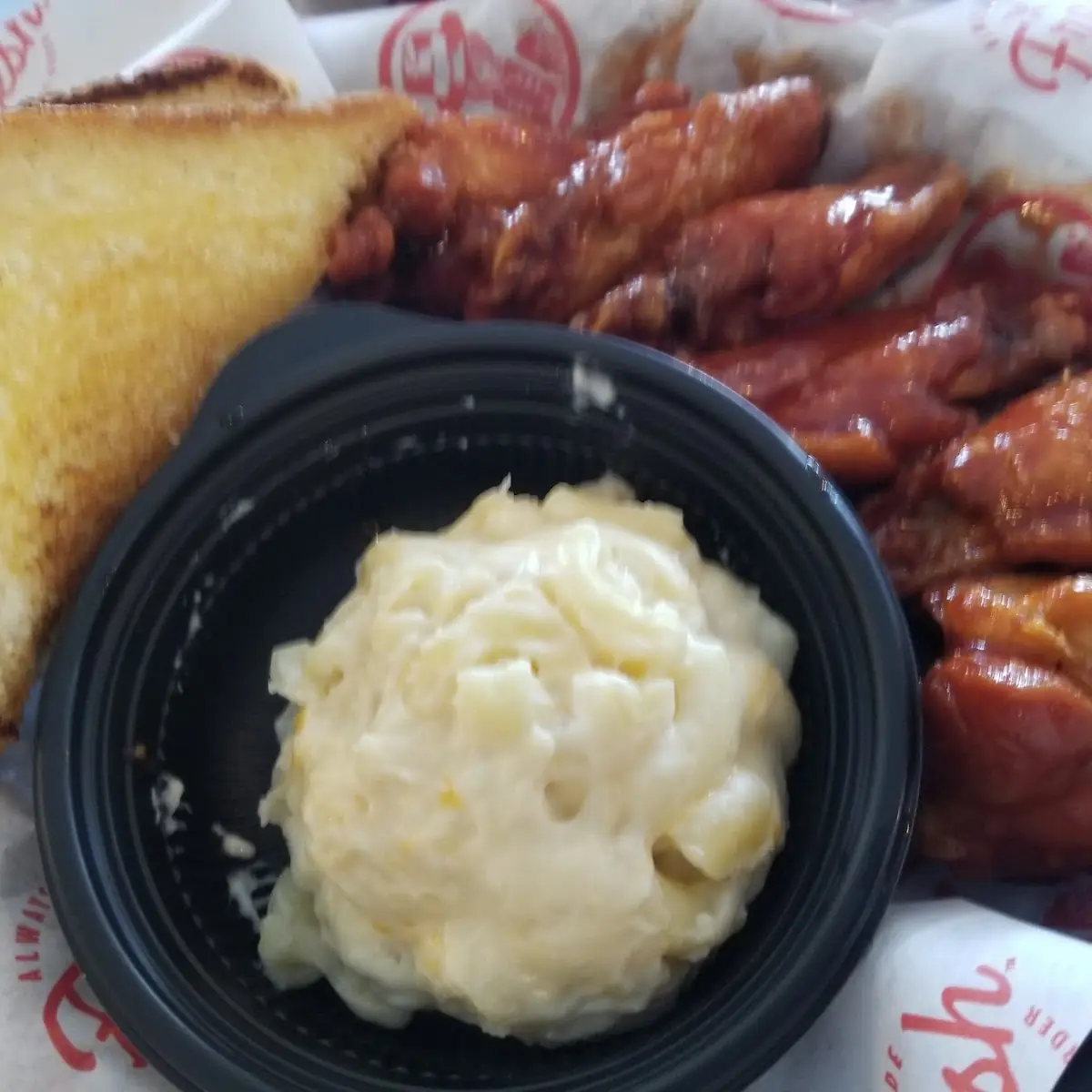 BBQ Wings with Mac and Cheese