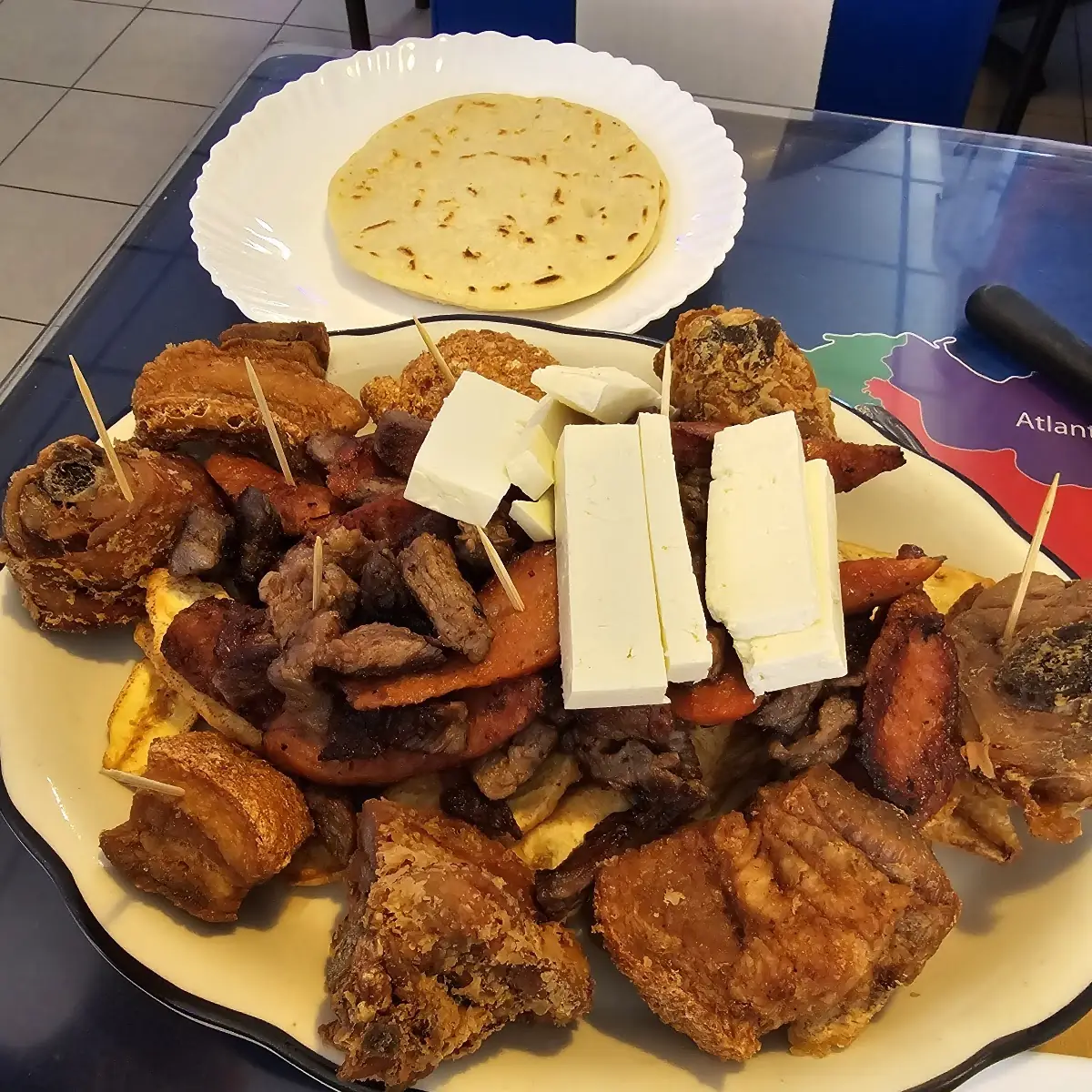 Bandeja Salvadoreña