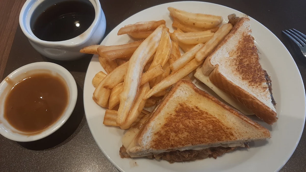 Big Dipper Melt w Fries & Gravy