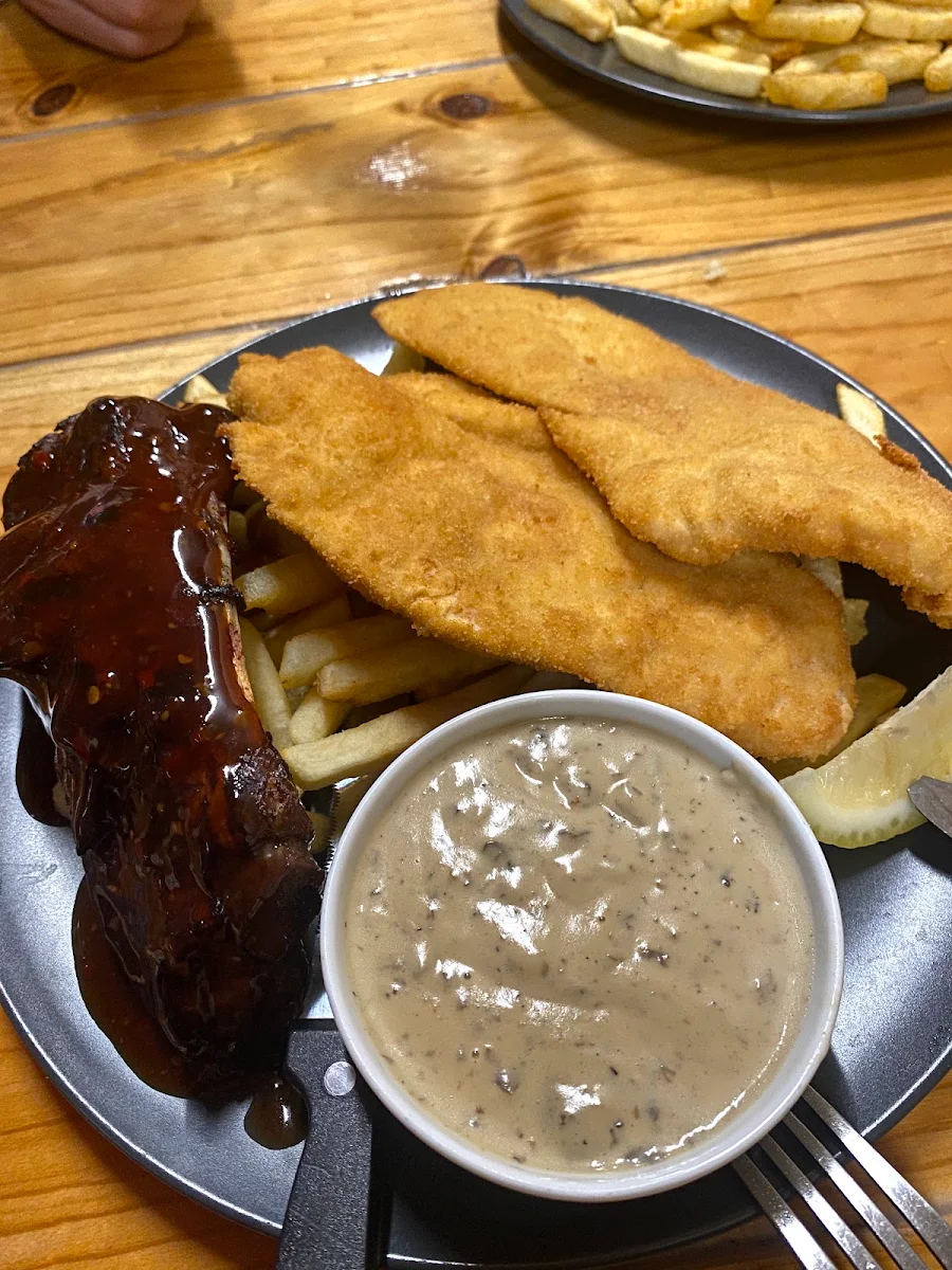 Schnitzel & Ribs Combo
