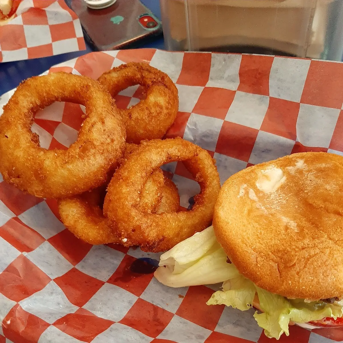 Hamburger with Lettuce Tomato and Pickl We