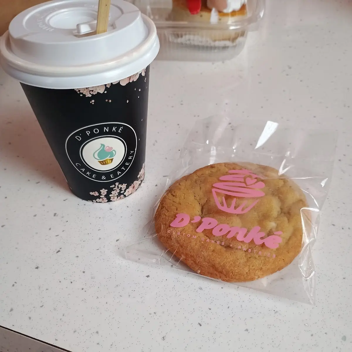 Macadamia Nut Cookie with Coffee