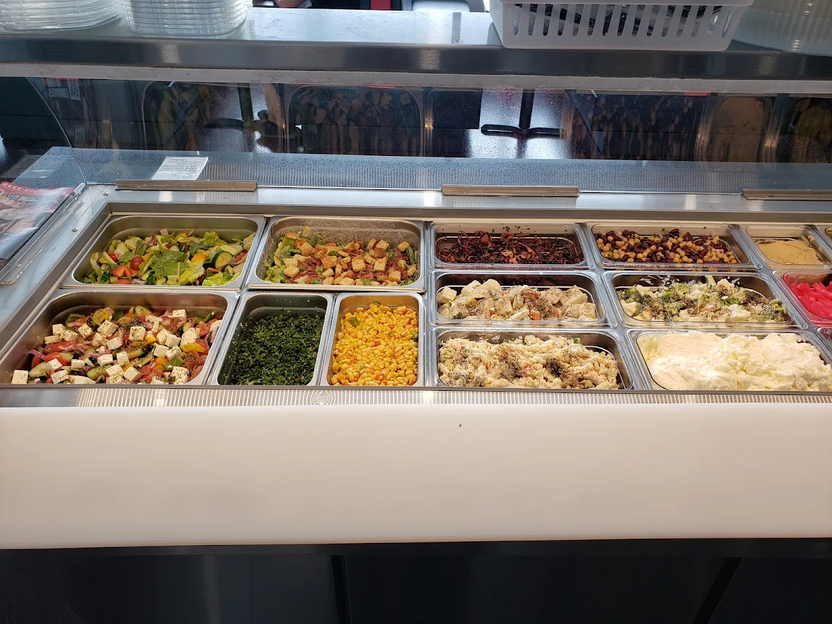 Les Salades, Jim's Rotisserie & Shish Taouk