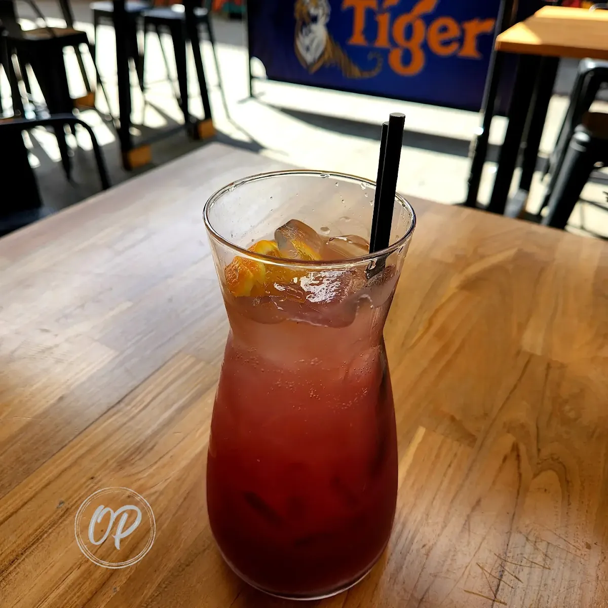 Singapore Sling, Street Eats Eatery