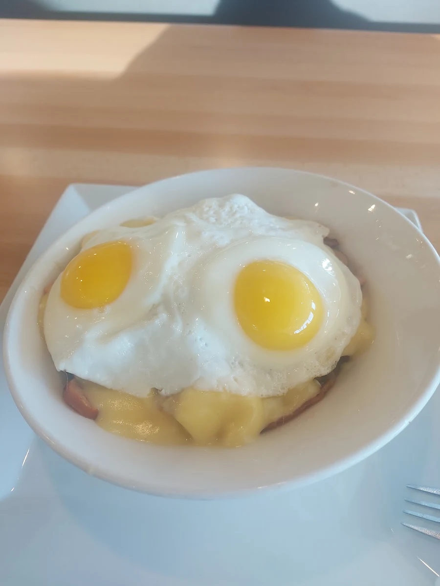 Breakfast Poutine