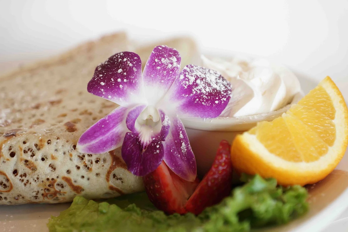 Crêpe Fruits Frais Et Crème Anglaise Crepe Fresh Fruit & English Cream