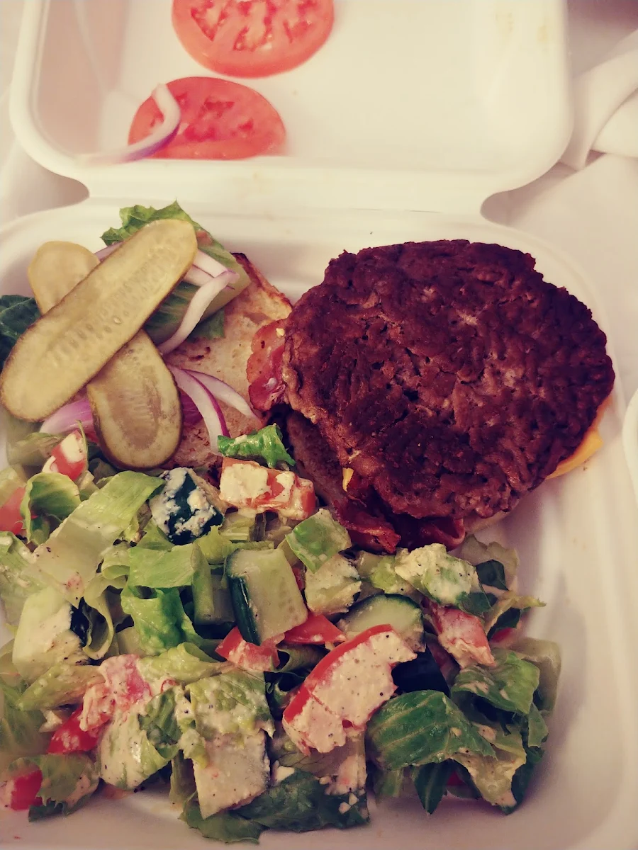 Deluxe Cheeseburger Deluxe Cheeseburger