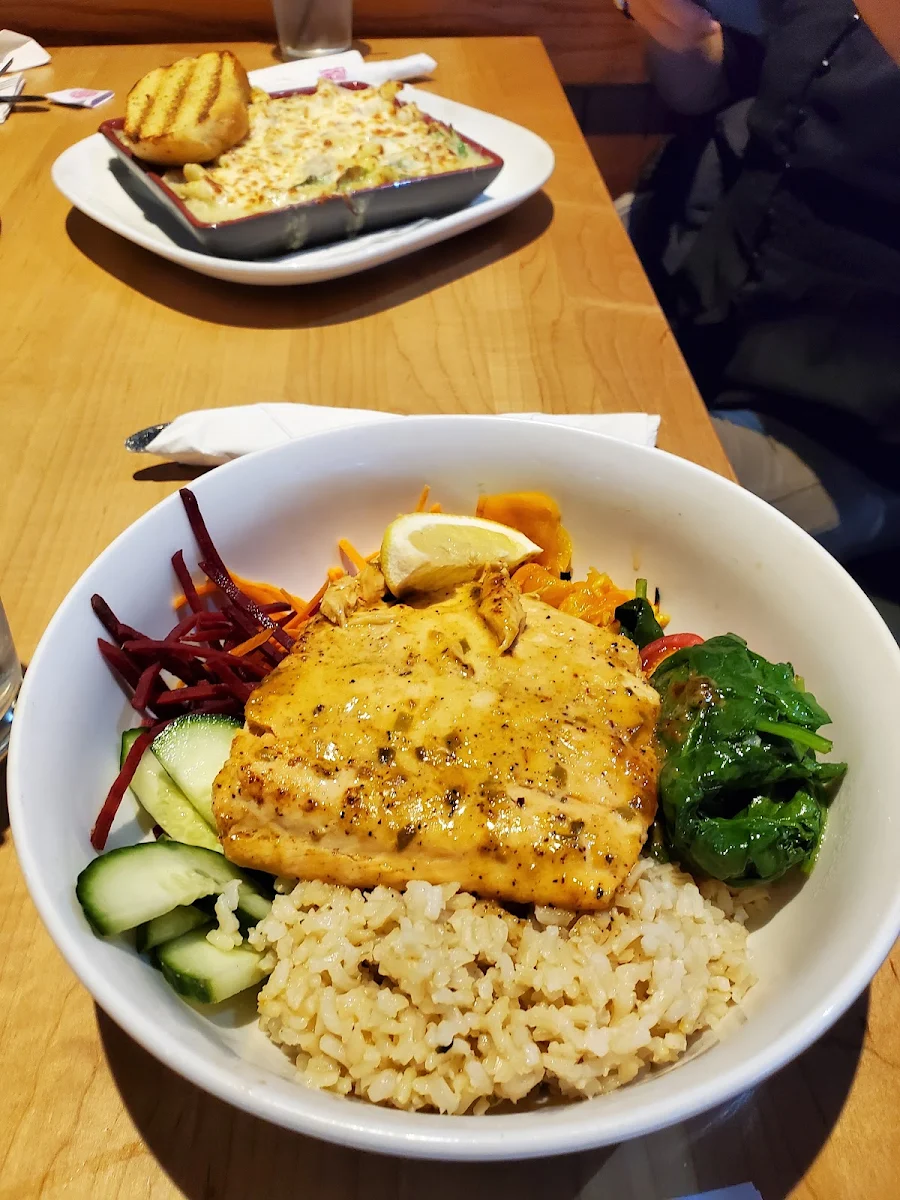 Salmon Bowl, Boston Pizza
