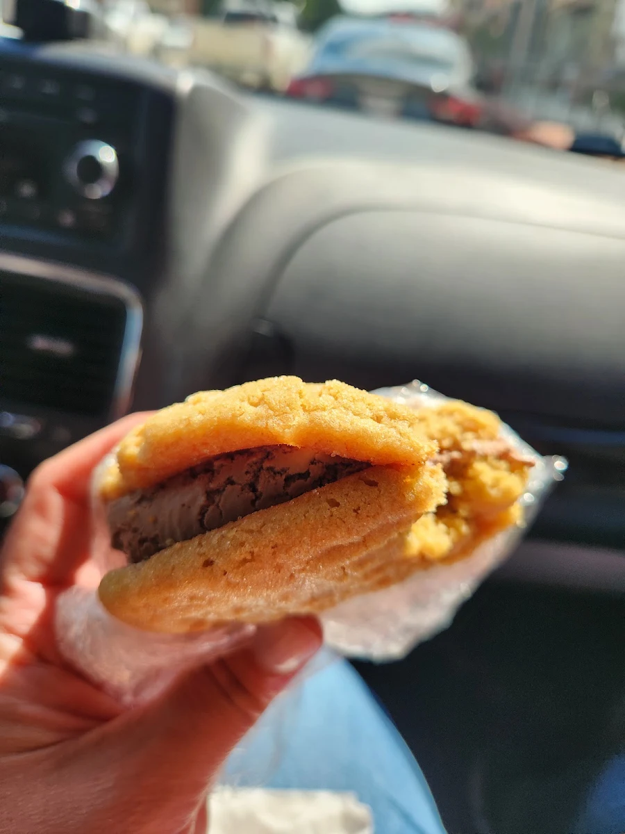 Peanutbutter Cookies and Chocolate Ice Cream Sandwich
