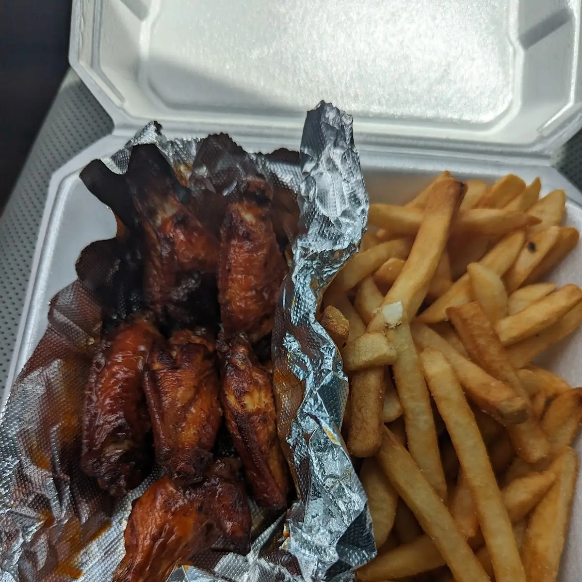 Chicken Wings with Fries