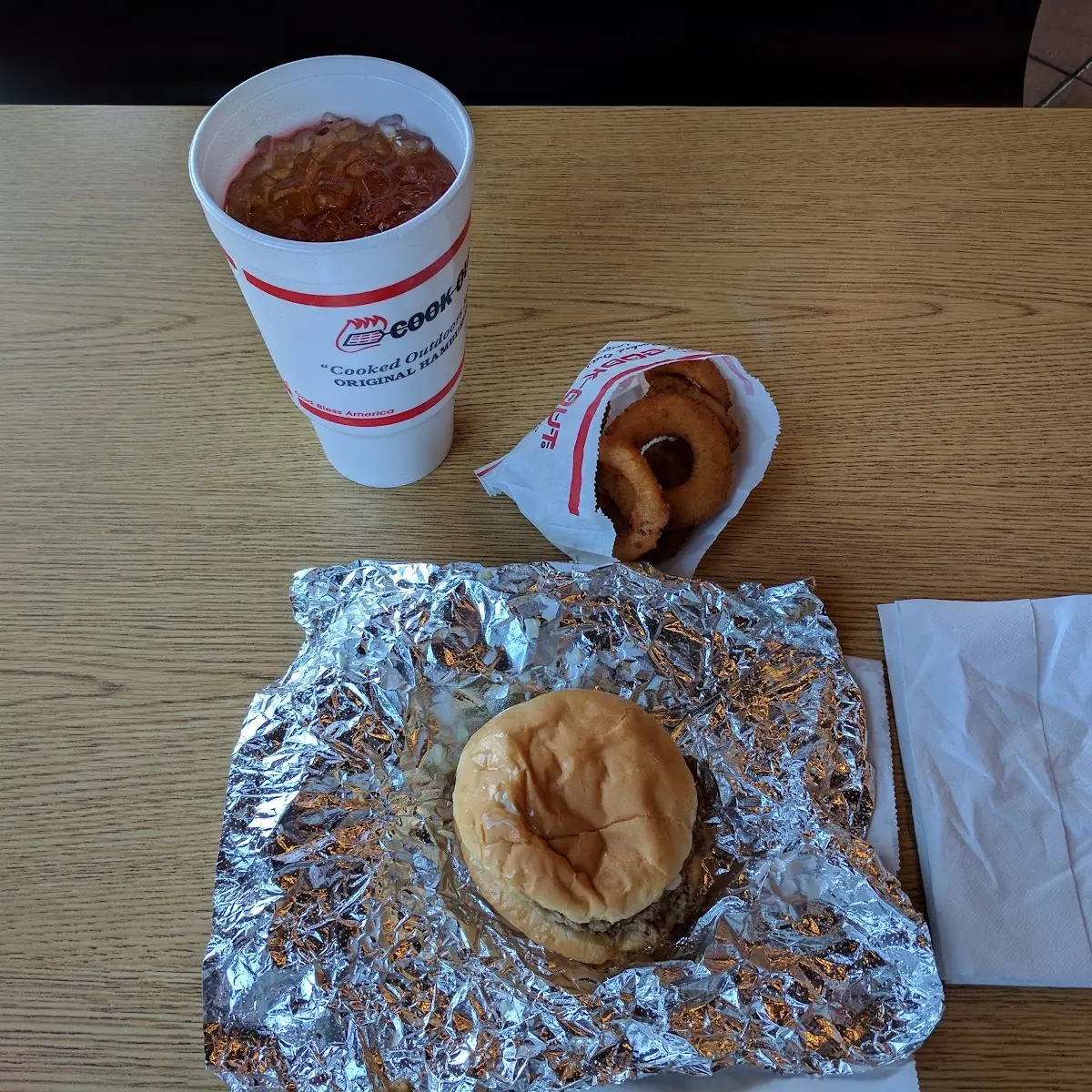 BBQ Sandwich with Small Onion Rings