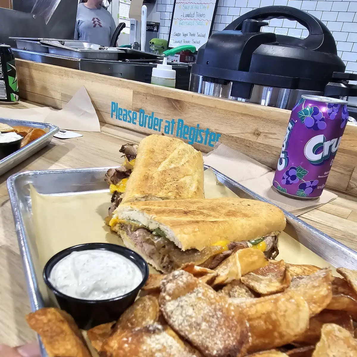 House Chips & Spinach Artichoke Diplina