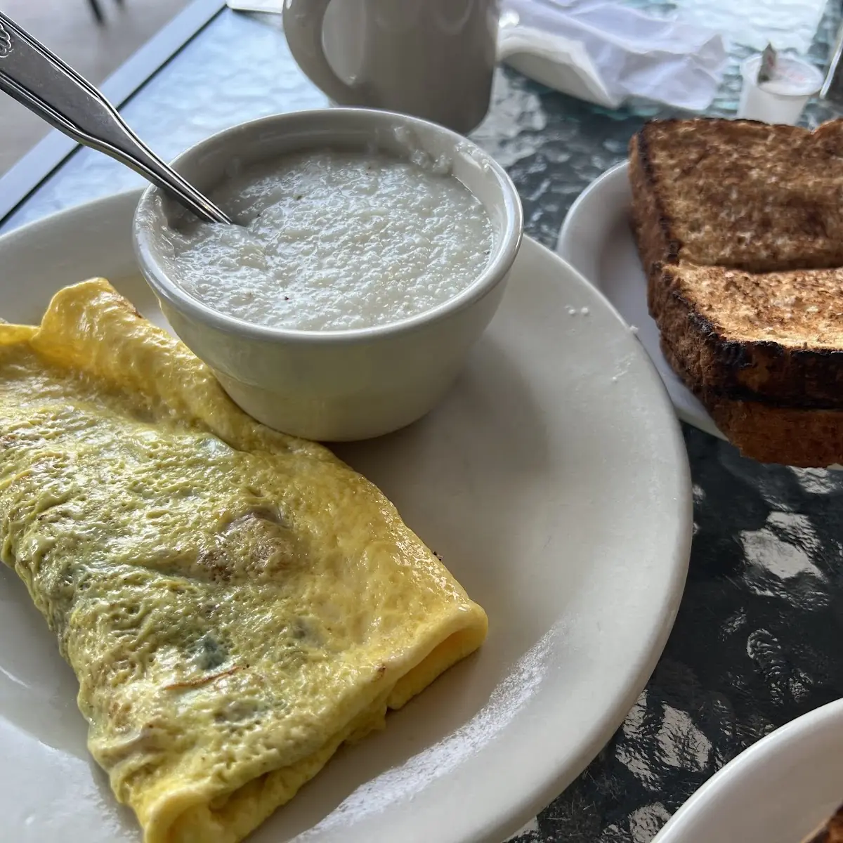Veggie Omelette with Grits
