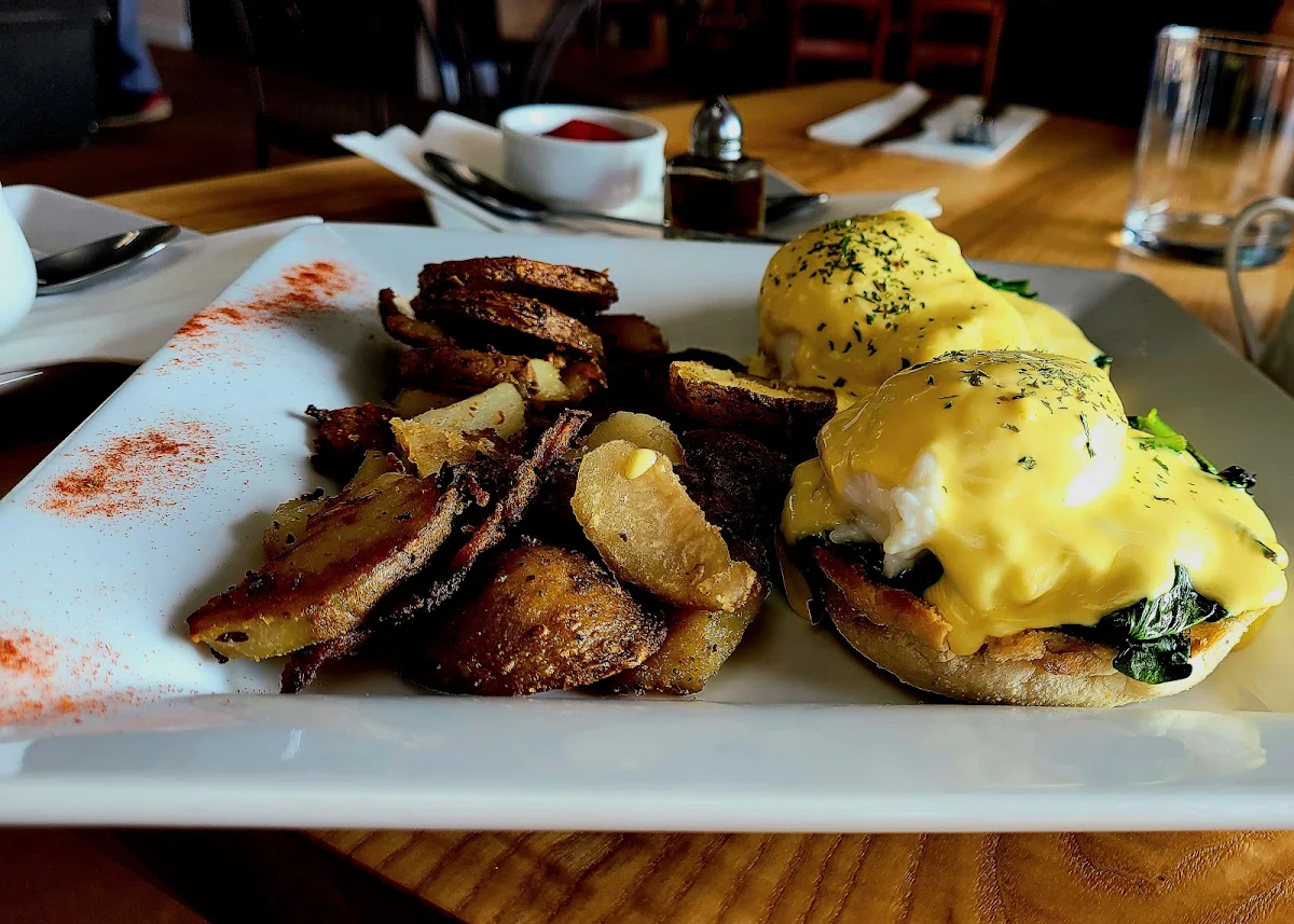 Eggs Florentine, Shannon's Kitchen and Irish Pub