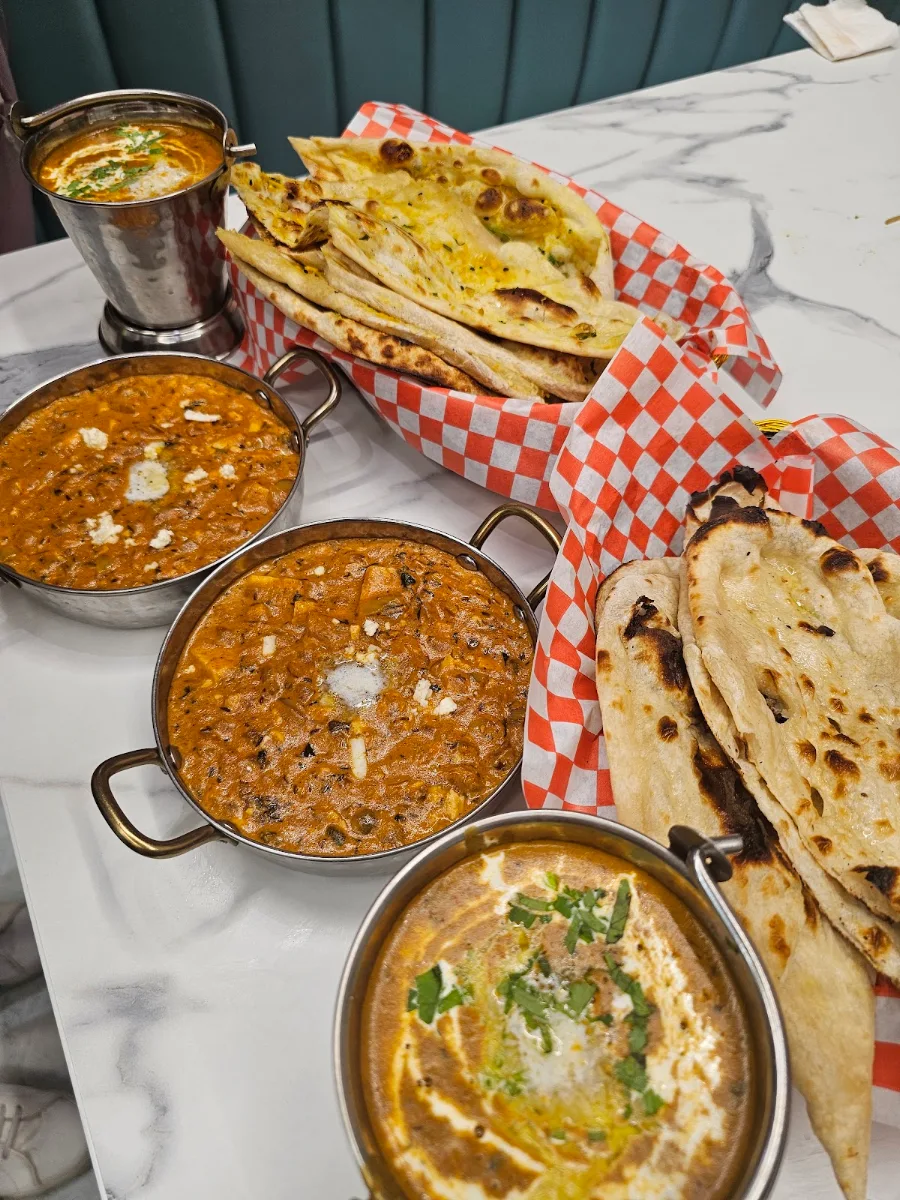 Mirchi Pyaz Roti Tandoori, Shukrana Sweets and Restaurant