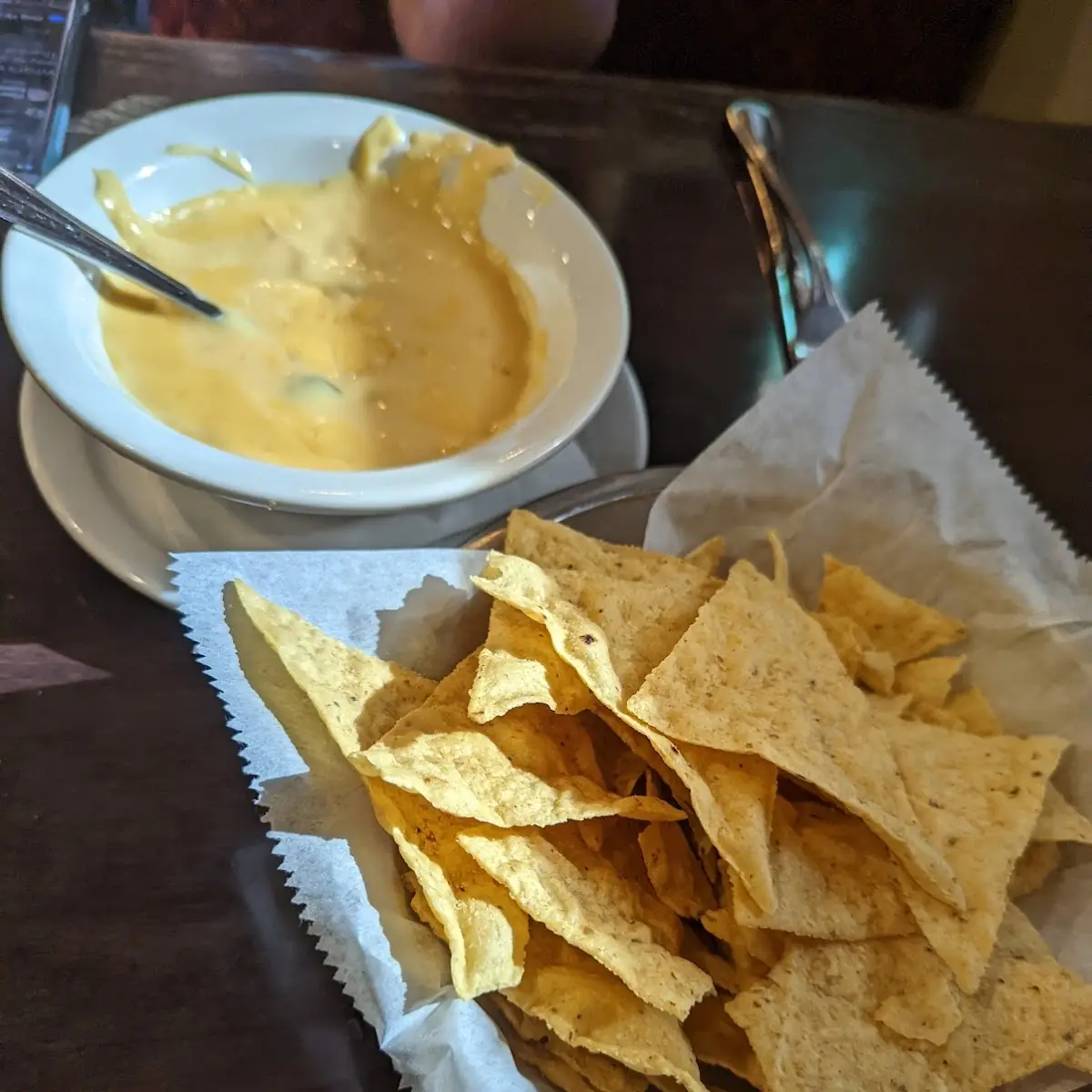 Chips Salsa Queso