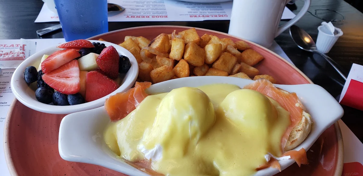 Salmon Bennies, Gabriel Pizza