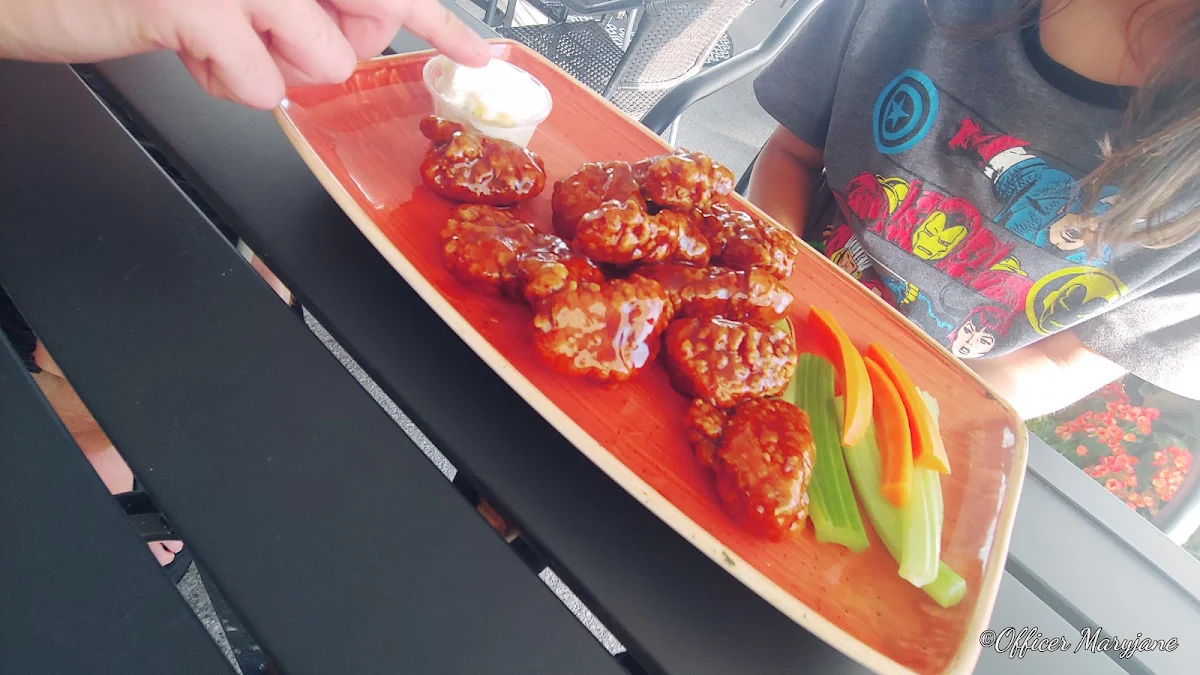 Wings, Gabriel Pizza