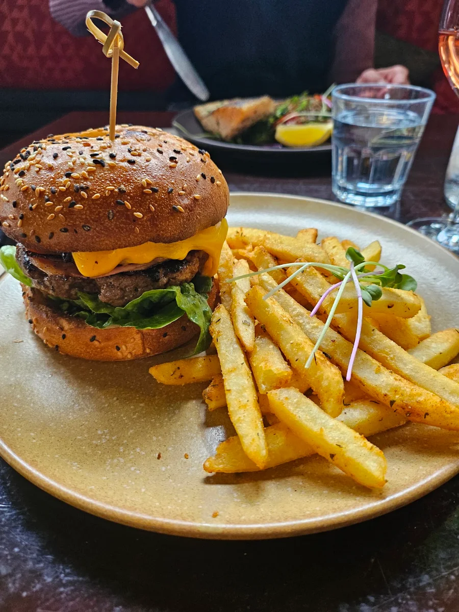 Beef Burger, Goat House