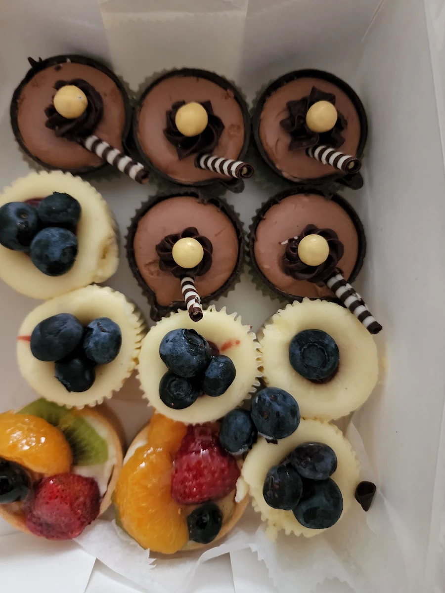 Chocolate Mousse Cheesecake Fruit Cup