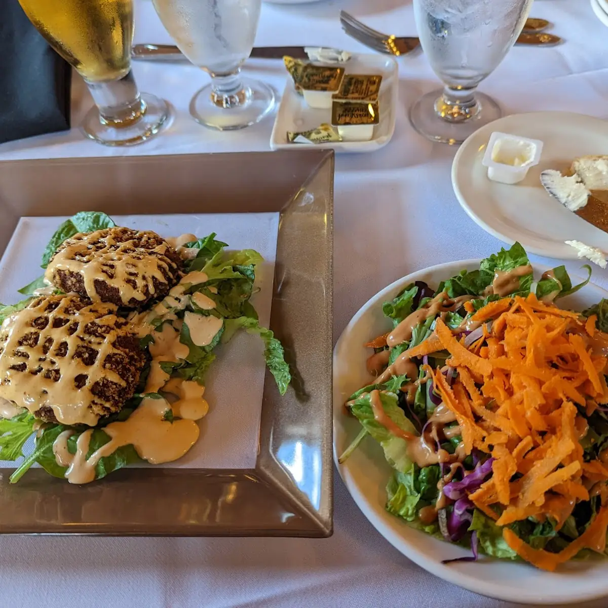 Crab Cakes & Salad