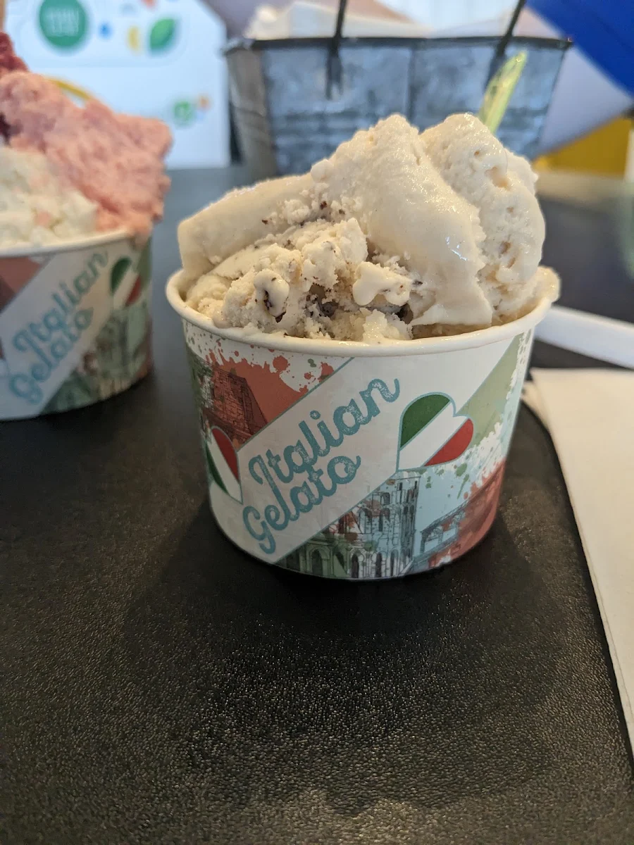 Gelato Peanut Butter Cup and Cinnamon