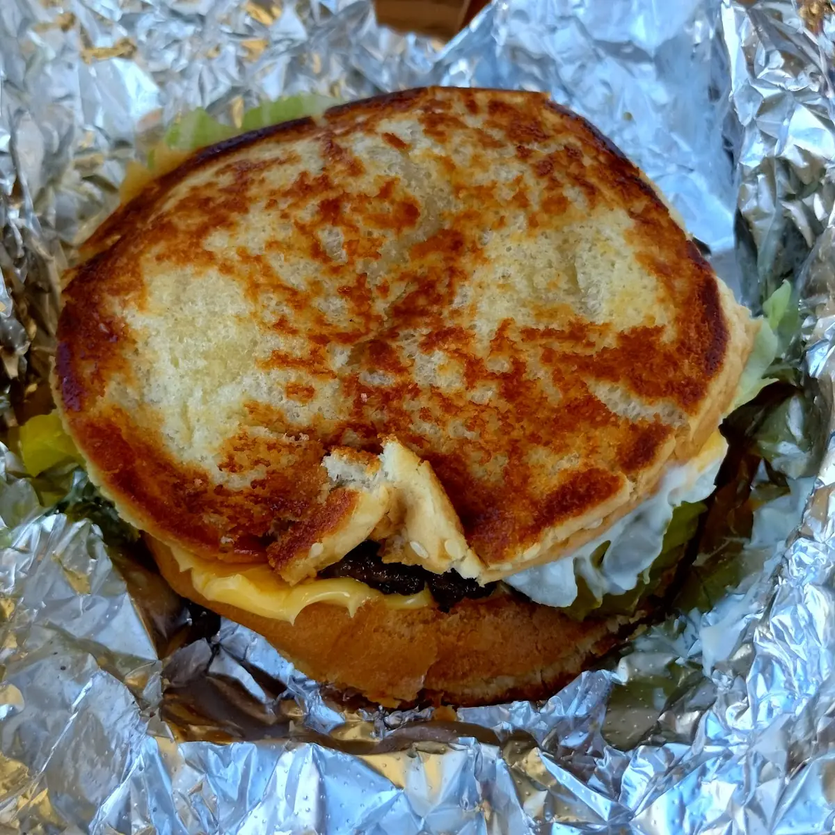 Single Patty Grilled Cheeseburger Deluxe