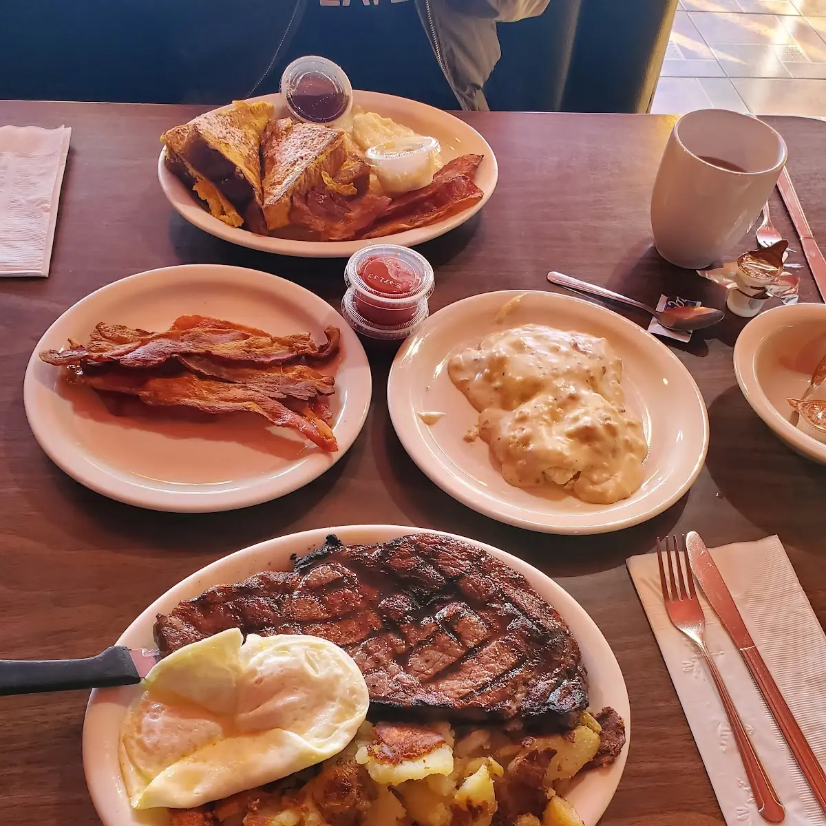 Hot Cakes w Bacon & Eggs