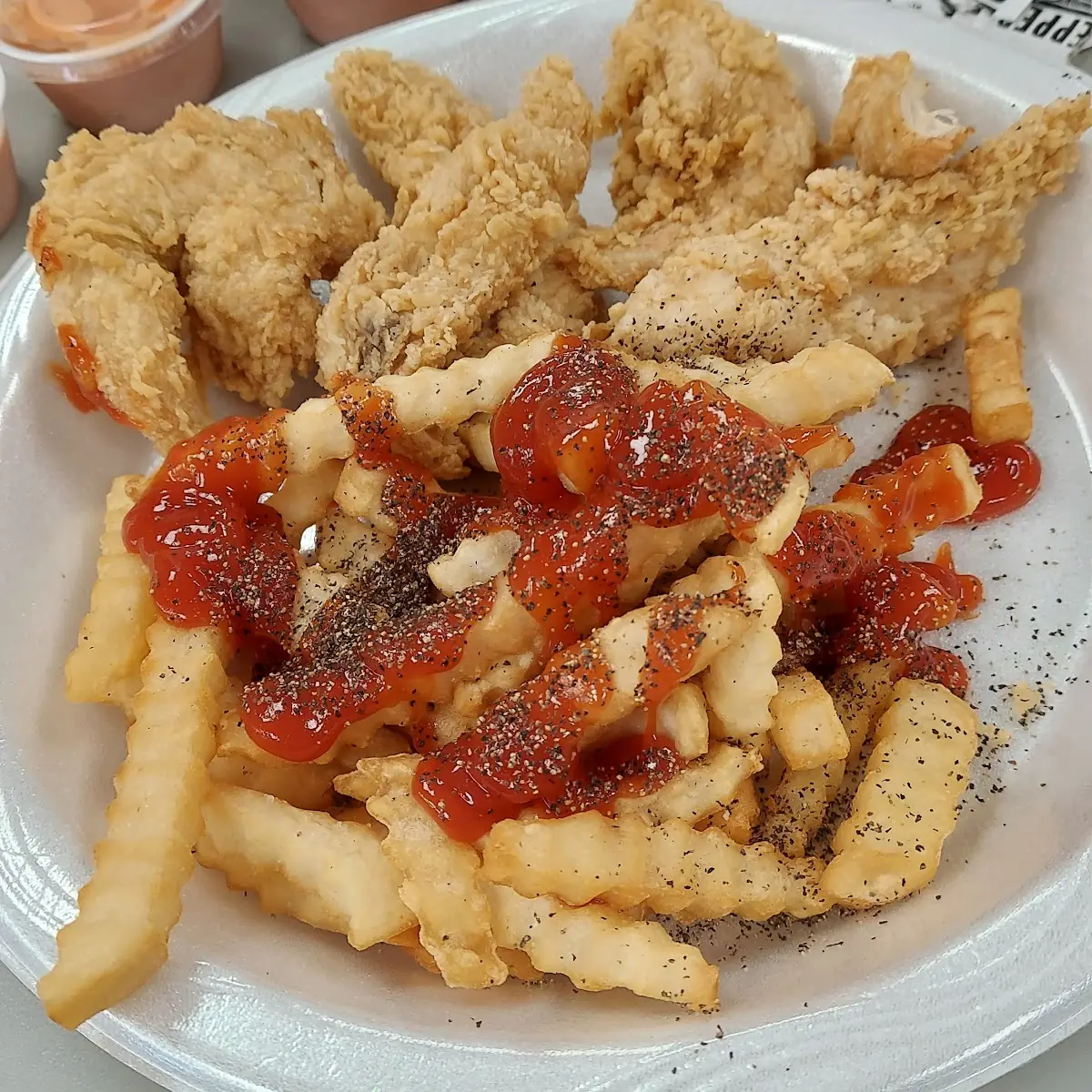 Chicken Nuggets w Fries