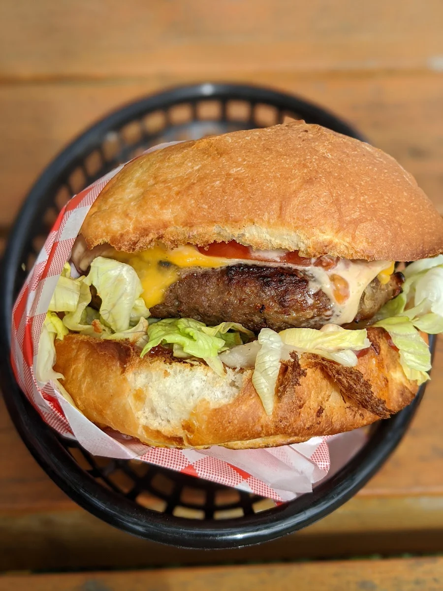 Cheeseburger, Inverleigh Hotel