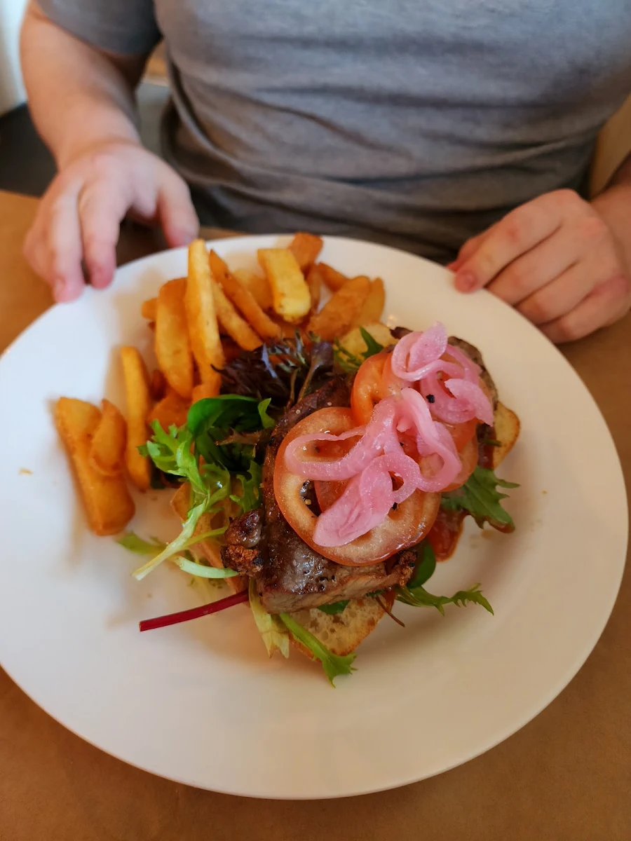 Highlights, Inverleigh Hotel