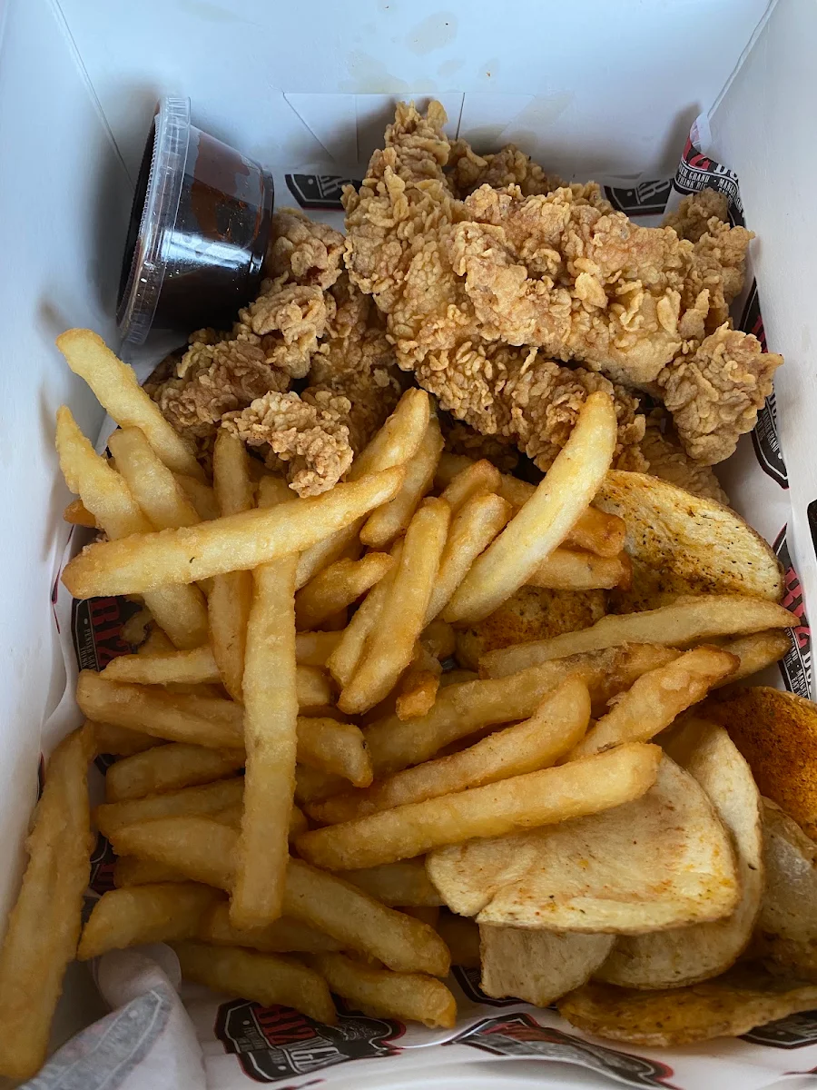 Chicken Tenders Trio, B12 Burger NDG