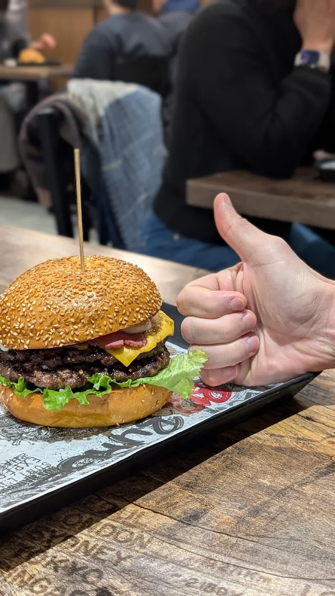 Double Burger, B12 Burger NDG