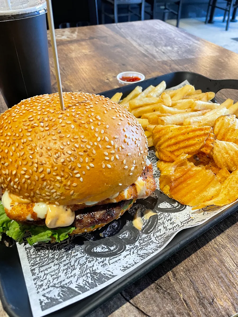 Jalapeno Chicken Burger, B12 Burger NDG