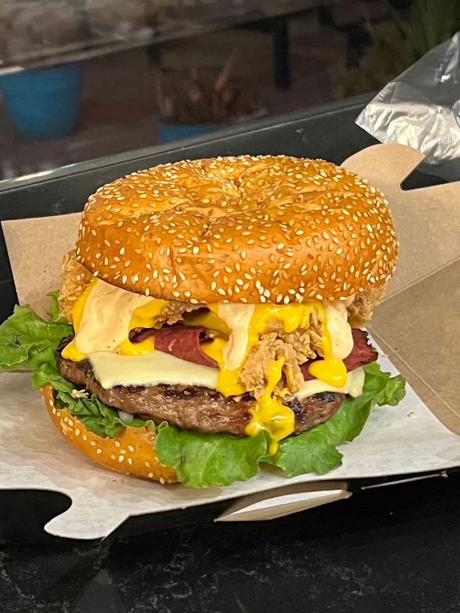 Overdose Burger, B12 Burger NDG