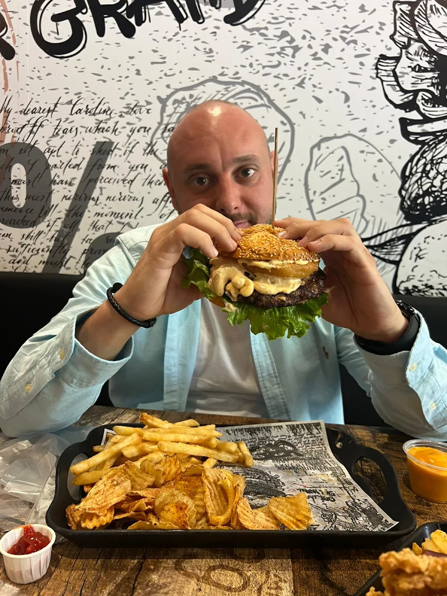 Overdose Sandwich, B12 Burger NDG