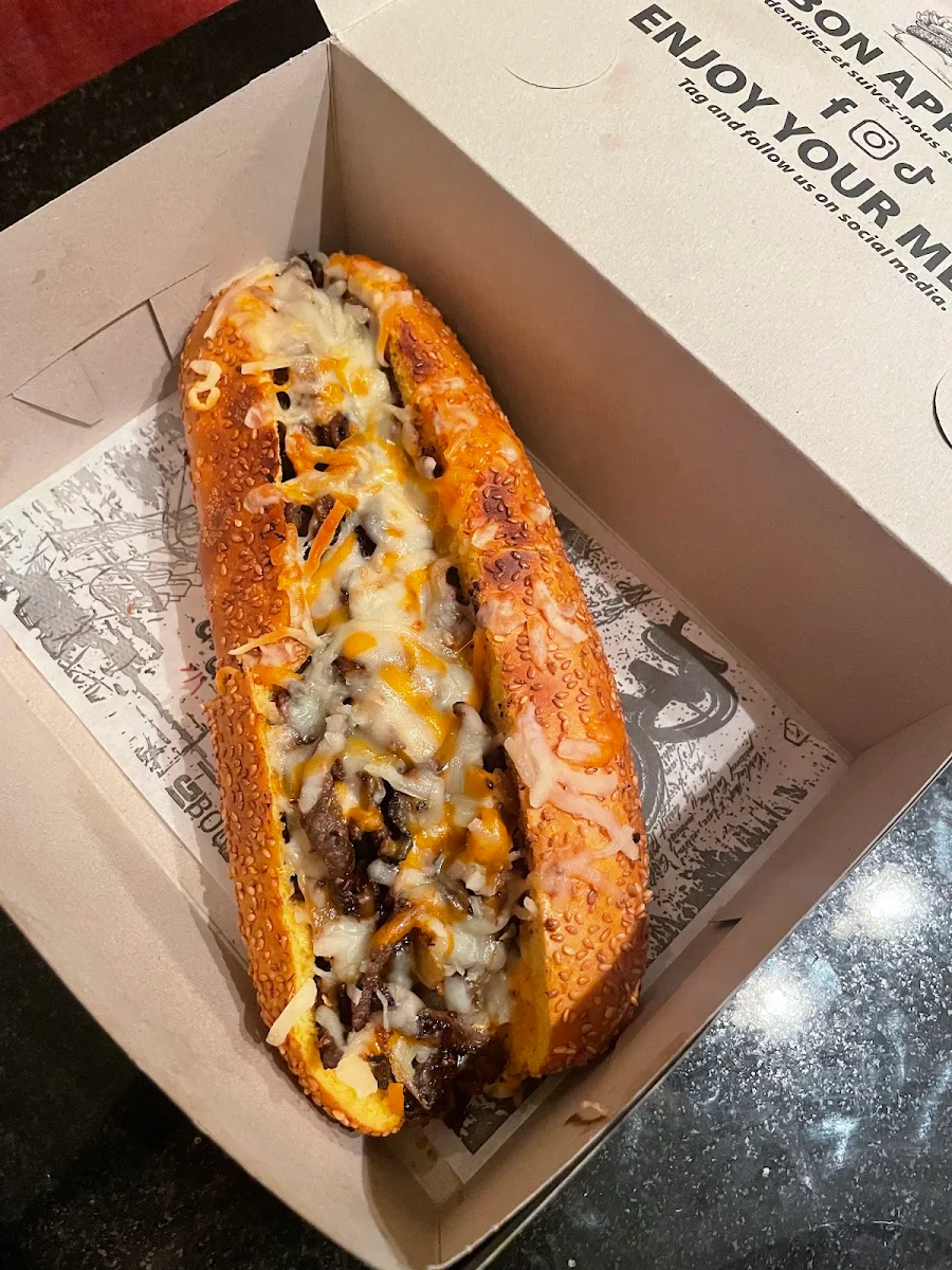 Philly Cheesesteak, B12 Burger NDG