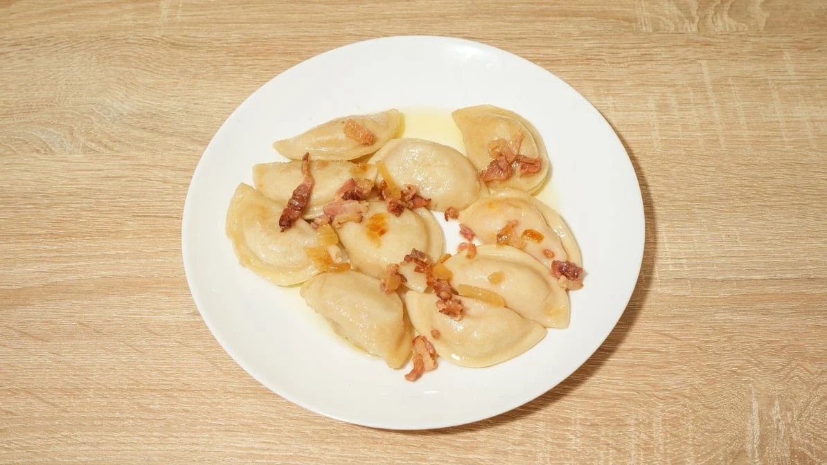 Bacon and Onions, Sonya